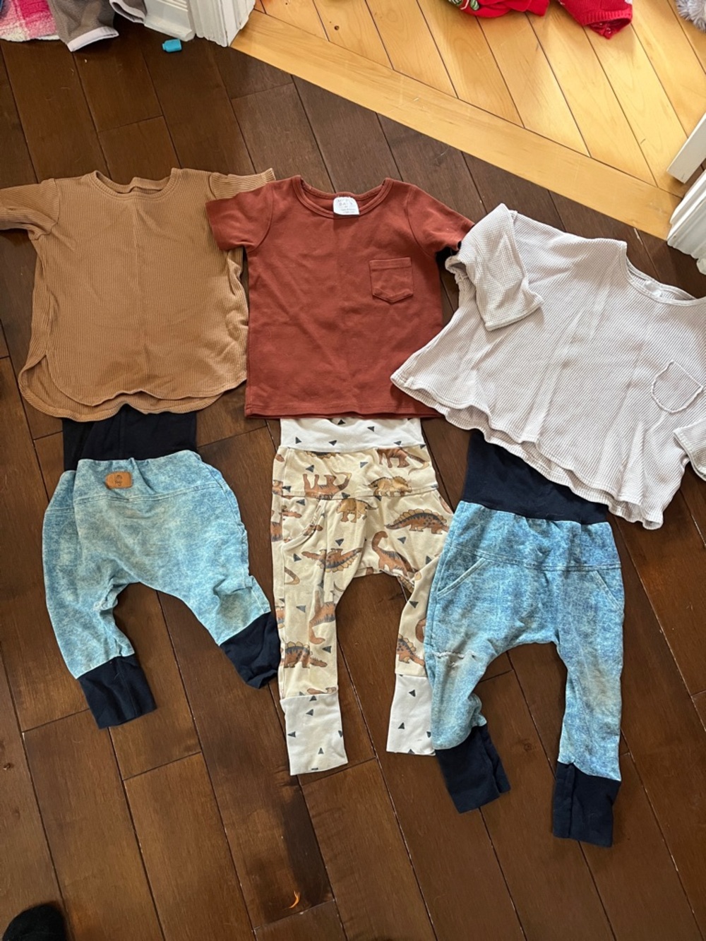 Lot little yogi, mebie baby, kindly the label